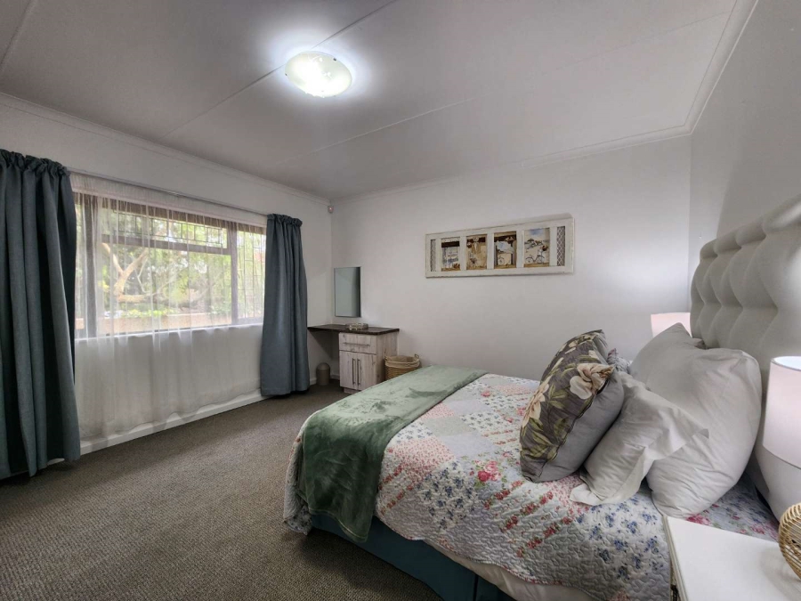5 Bedroom Property for Sale in Fraaiuitsig Western Cape